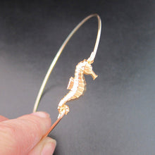 Gold/silver Seahorse Bangle Bracelet Gift for friend,Mom Retro Beautiful Su