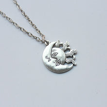 Wholesale Fashion alloy chain necklace with sun and moon charms for Girl Fr