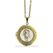 Leonardo Da Vinci Fetus Necklace   Pregnant Mom Pendant Art Doctor Midwife