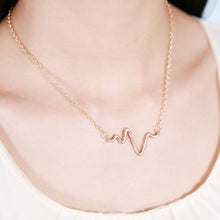 Vintage Jewelry Gold Silver Plated Statement Necklace Simple Wave Heartbeat