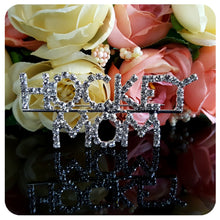Sport Mom Theme Brooch Jewelry "HOCKEY MOM" Word Pin-in Brooches from Jewel