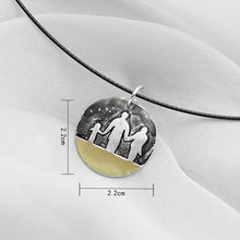 Letter Engraved Family Member Figure Round Pendant Necklace Coin Love Dad M