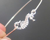 Gold/silver Seahorse Bangle Bracelet Gift for friend,Mom Retro Beautiful Su