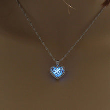 Wholesale Best MOM Luminous Necklace Heart Shape Pendant Choker Glowing Nec