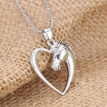 2017 Fashion New jewelry plated white K Horse in Heart Necklace Pendant Nec