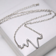 Vintage Jewelry Gold Silver Plated Statement Necklace Simple Wave Heartbeat