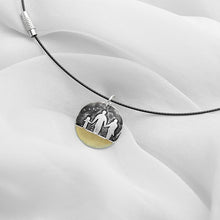 Letter Engraved Family Member Figure Round Pendant Necklace Coin Love Dad M