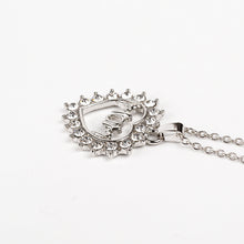 March 8 Mother's Day gift for her mother to express their love of a mother'